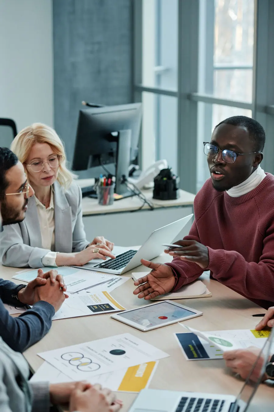 Imagen referencial: equipo de trabajo reunido en una oficina